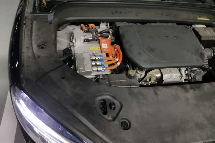 Used Hima AITO M9 2024 Range-Extended Ultra Version 42 kWh 6-Seater Model Engine Bay Right
