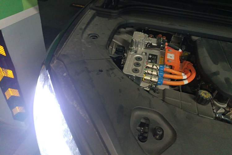Used Hima AITO M9 2024 Range-Extended Ultra Version 52 kWh 6-Seater Model Engine Bay Right
