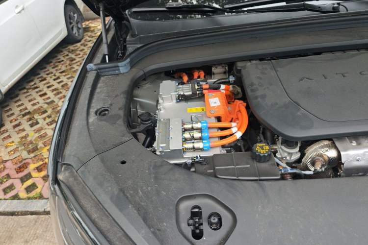 Used Hima AITO M9 2024 Range-Extended Ultra Version 42 kWh 6-Seater Model Engine Bay Right