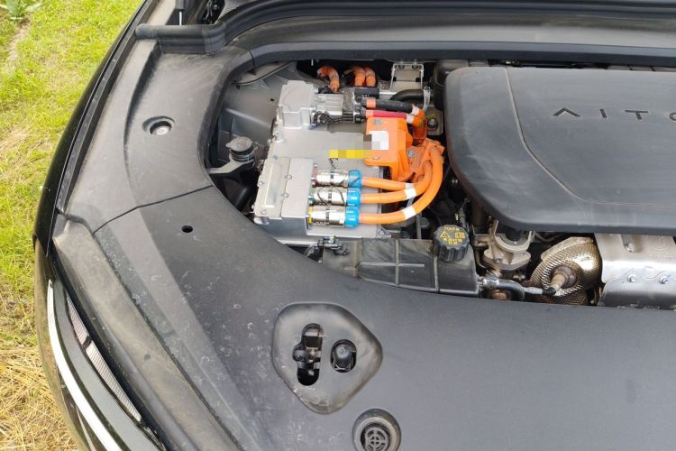 Used Hima AITO M9 2024 Range-Extended Ultra Version 42 kWh 6-Seater Model Engine Bay Right
