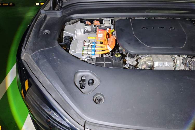Used Hima AITO M9 2024 Range-Extended Ultra Version 52 kWh 6-Seater Model Engine Bay Right