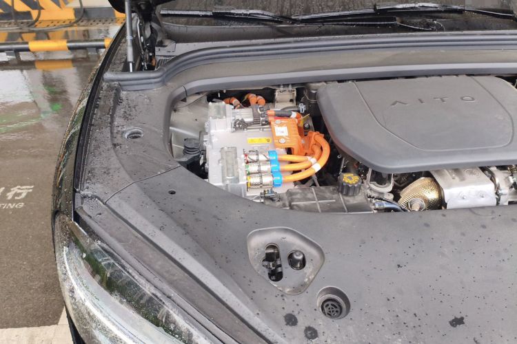 Used Hima AITO M9 2024 Range-Extended Ultra Version 52 kWh 6-Seater Model Engine Bay Right