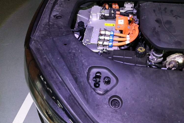 Used Hima AITO M9 2024 Range-Extended Ultra Version 42 kWh 6-Seater Model Engine Bay Right