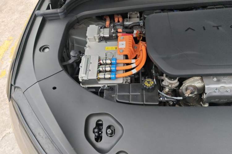 Used Hima AITO M9 2024 Range-Extended Ultra Version 42 kWh 6-Seater Model Engine Bay Right