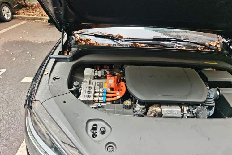 Used Hima AITO M9 2024 Range-Extended Ultra Version 52 kWh 6-Seater Model Engine Bay Right