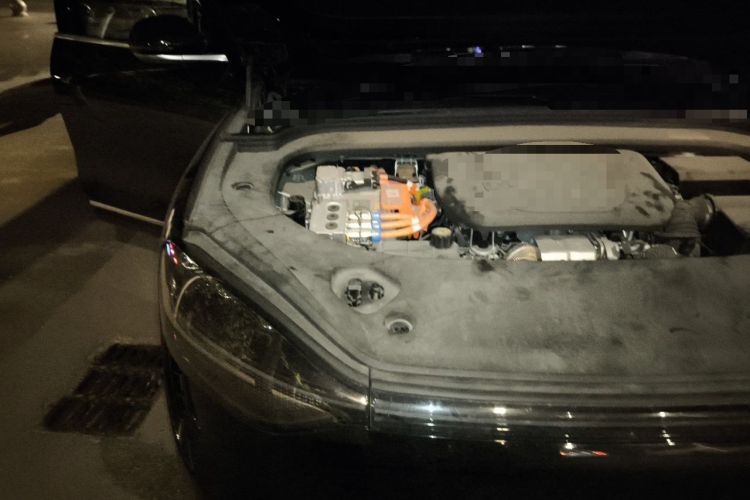Used Hima AITO M9 2024 Range-Extended Ultra Version 52 kWh 6-Seater Model Engine Bay Right