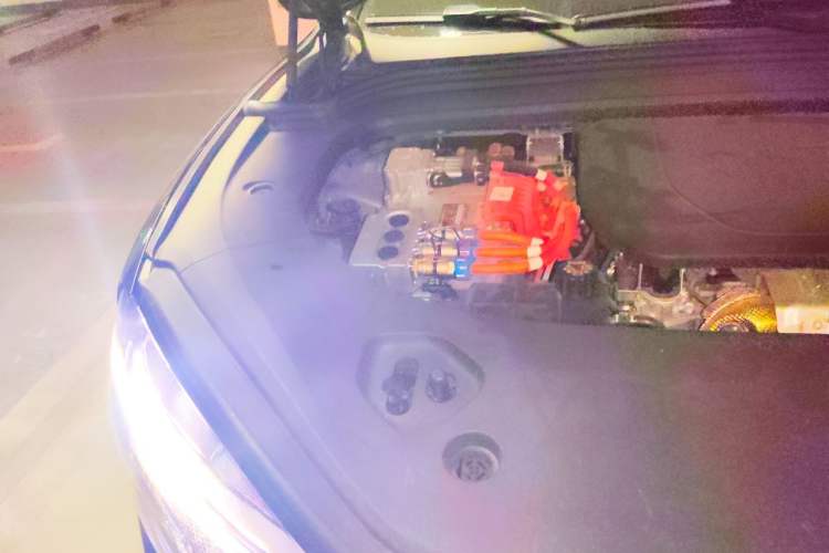 Used Hima AITO M9 2024 Range-Extended Ultra Version 52 kWh 5-Seater Model Engine Bay Right