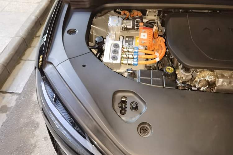 Used Hima AITO M9 2024 Range-Extended Ultra Version 42 kWh 6-Seater Model Engine Bay Right