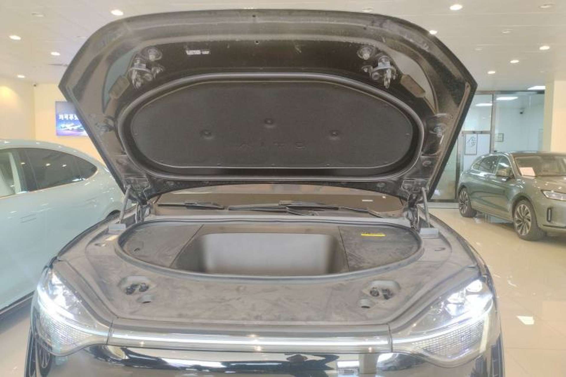 Used Hima AITO M9 2024 All-Electric Ultra Version 100 kWh 5-Seater Model Engine Bay