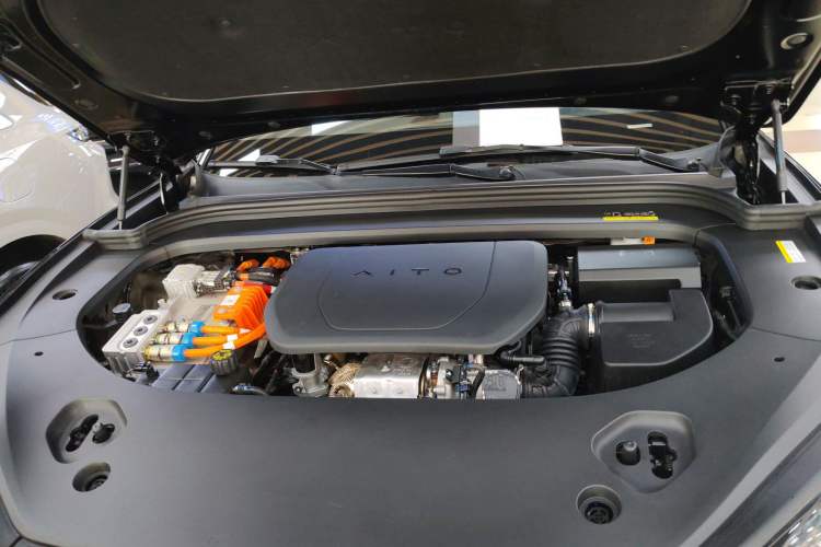 Used Hima AITO M9 2024 Range-Extended Ultra Version 42 kWh 6-Seater Model Engine Bay