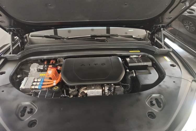 Used Hima AITO M9 2024 Range-Extended Ultra Version 42 kWh 6-Seater Model Engine Bay