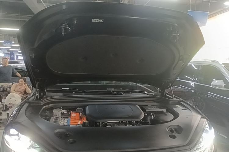 Used Hima AITO M9 2024 Range-Extended Ultra Version 42 kWh 6-Seater Model Engine Bay