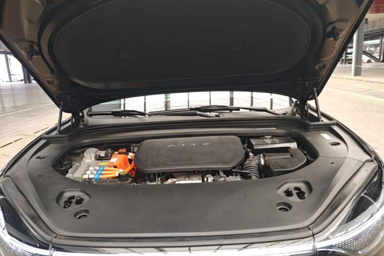 Used Hima AITO M9 2024 Range-Extended Ultra Version 42 kWh 6-Seater Model Engine Bay
