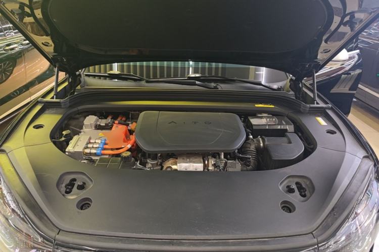 Used Hima AITO M9 2024 Range-Extended Ultra Version 42 kWh 6-Seater Model Engine Bay
