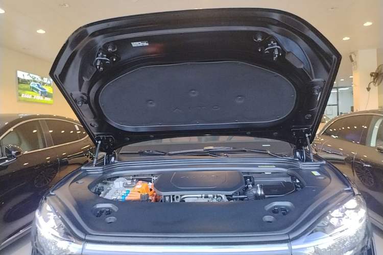 Used Hima AITO M9 2024 Range-Extended Ultra Version 42 kWh 6-Seater Model Engine Bay