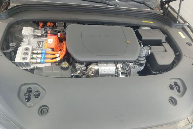 Used Hima AITO M9 2024 Range-Extended Ultra Version 42 kWh 6-Seater Model Engine Bay
