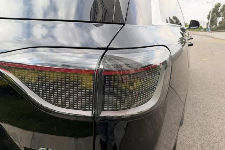 Used Hima AITO M9 2024 Range-Extended Max Edition 42 kWh 6-Seater Version Exterior 10