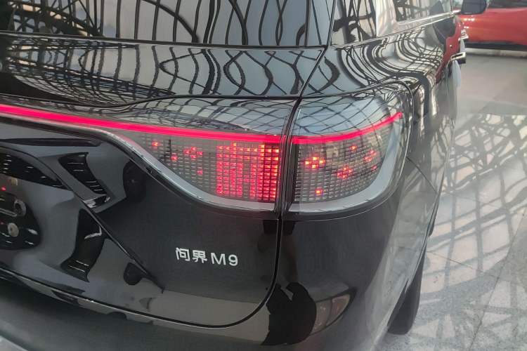 Used Hima AITO M9 2024 Range-Extended Ultra Version 42 kWh 6-Seater Model Exterior 3