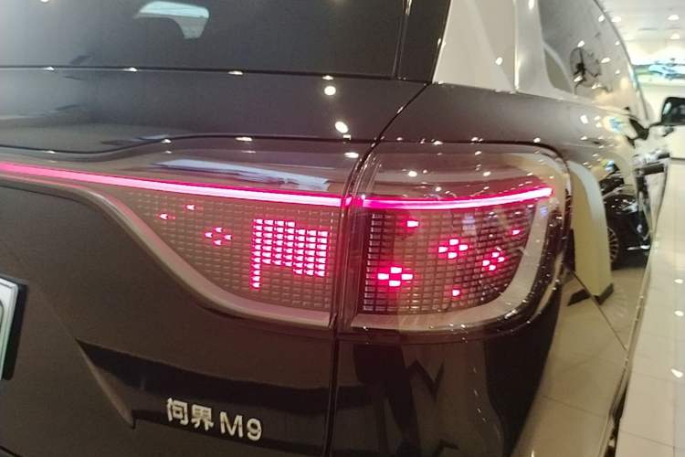 Used Hima AITO M9 2024 Range-Extended Ultra Version 42 kWh 6-Seater Model Exterior 3