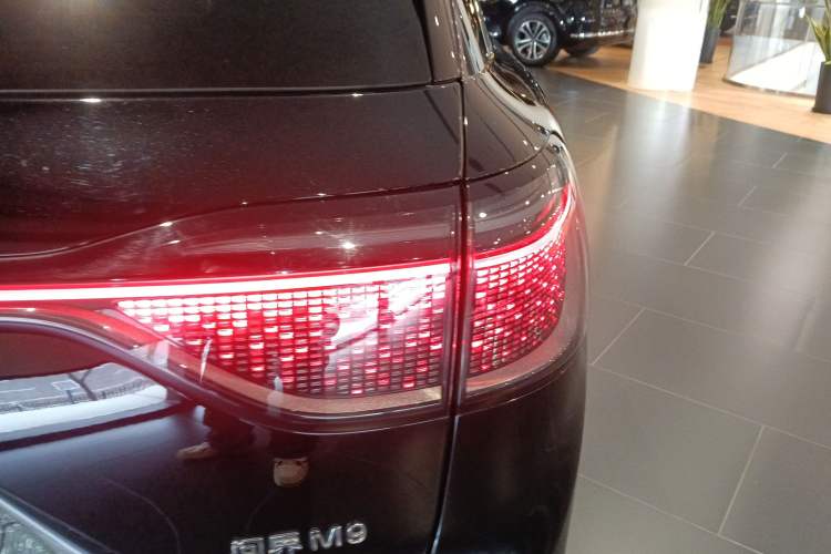 Used Hima AITO M9 2024 Range-Extended Ultra Version 42 kWh 6-Seater Model Exterior 3