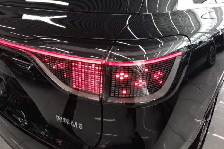 Used Hima AITO M9 2024 Range-Extended Ultra Version 42 kWh 6-Seater Model Exterior 3