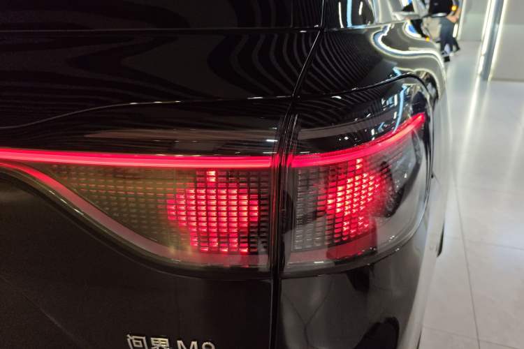 Used Hima AITO M9 2024 Range-Extended Ultra Version 52 kWh 5-Seater Model Exterior 3