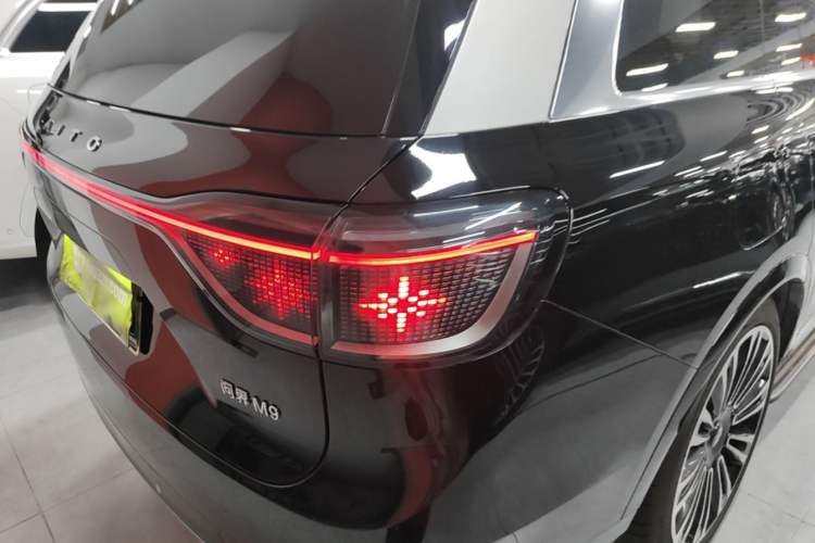 Used Hima AITO M9 2024 Range-Extended Ultra Version 42 kWh 6-Seater Model Exterior 3