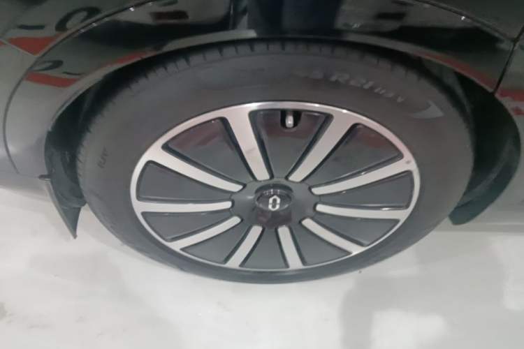 Used Hima AITO M9 2024 Range-Extended Ultra Version 42 kWh 6-Seater Model Exterior 3