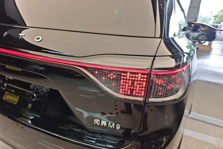 Used Hima AITO M9 2024 Range-Extended Ultra Version 42 kWh 6-Seater Model Exterior 3