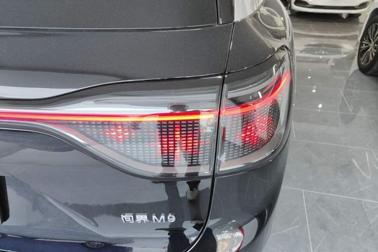 Used Hima AITO M9 2024 Range-Extended Ultra Version 42 kWh 6-Seater Model Exterior 3