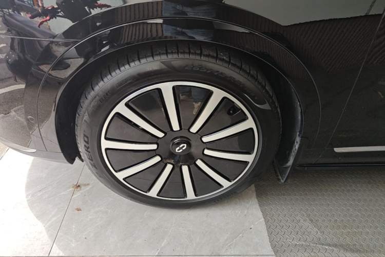 Used Hima AITO M9 2024 Range-Extended Max Edition 42 kWh 6-Seater Version Exterior 4