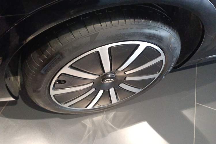 Used Hima AITO M9 2024 Range-Extended Ultra Version 42 kWh 6-Seater Model Exterior 4