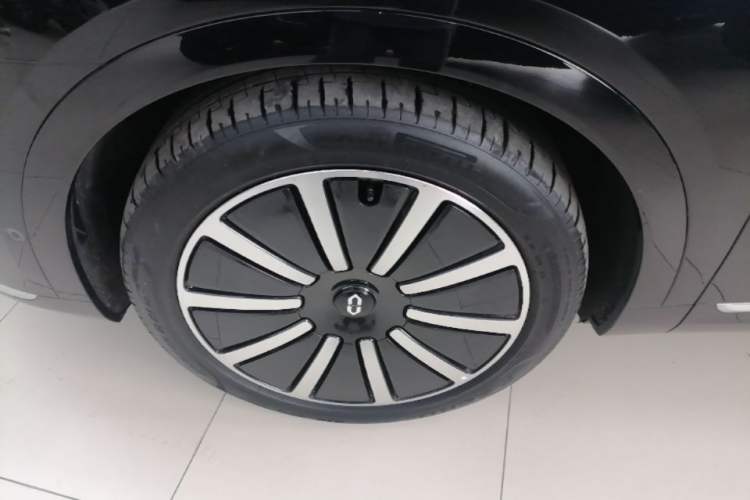 Used Hima AITO M9 2024 Range-Extended Max Edition 42 kWh 6-Seater Version Exterior 4