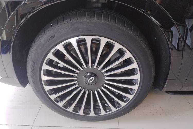 Used Hima AITO M9 2024 Range-Extended Ultra Version 42 kWh 6-Seater Model Exterior 4