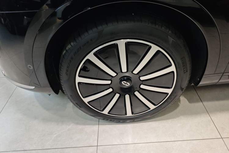 Used Hima AITO M9 2024 Range-Extended Ultra Version 52 kWh 5-Seater Model Exterior 4