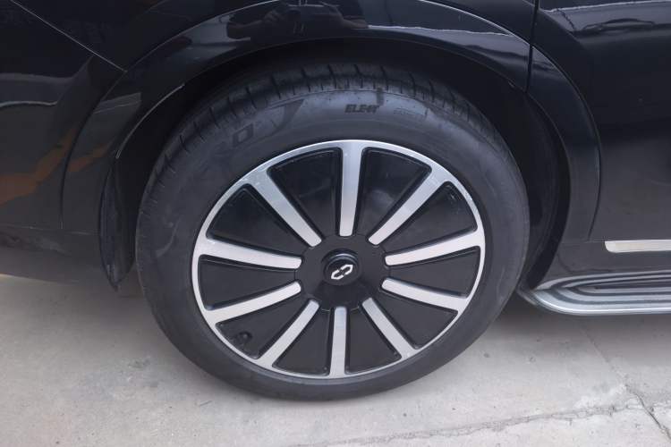 Used Hima AITO M9 2024 Range-Extended Ultra Version 42 kWh 6-Seater Model Exterior 4