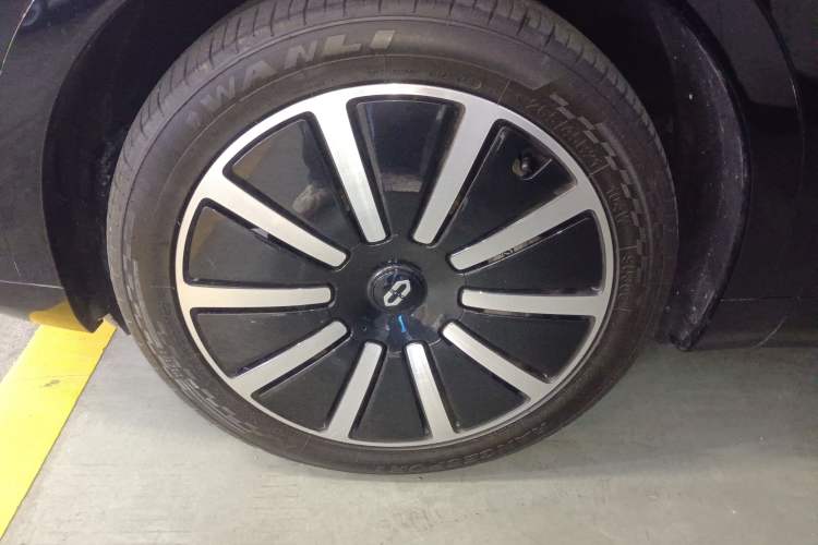Used Hima AITO M9 2024 Range-Extended Max Edition 52 kWh 6-Seater Version Exterior 4