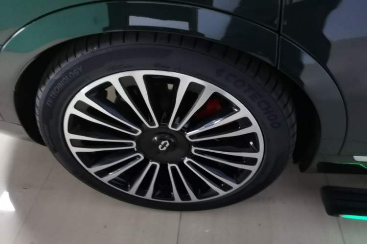 Used Hima AITO M9 2024 Range-Extended Max Edition 42 kWh 6-Seater Version Exterior 5