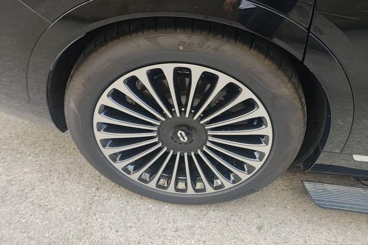 Used Hima AITO M9 2024 Range-Extended Max Edition 42 kWh 6-Seater Version Exterior 5
