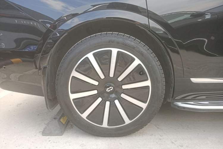 Used Hima AITO M9 2024 Range-Extended Max Edition 42 kWh 6-Seater Version Exterior 5