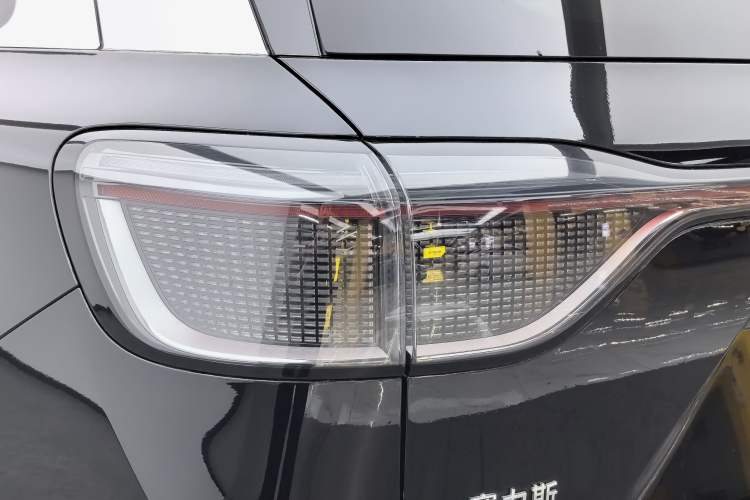 Used Hima AITO M9 2024 Range-Extended Max Edition 42 kWh 6-Seater Version Exterior 9