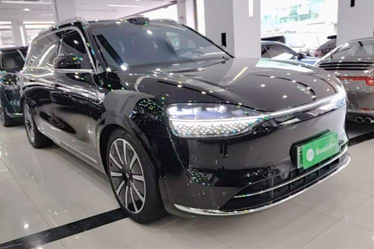 Used Hima AITO M9 2024 Range-Extended Max Edition 42 kWh 6-Seater Version Front Right 45 Deg