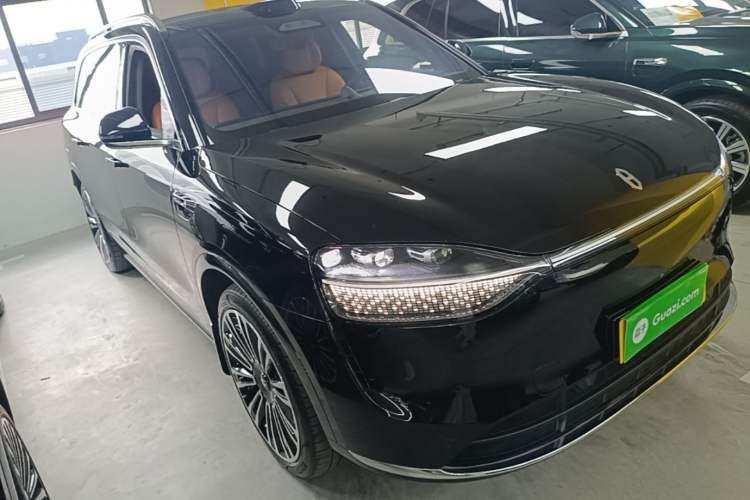 Used Hima AITO M9 2024 Range-Extended Ultra Version 42 kWh 6-Seater Model Front Right 45 Deg