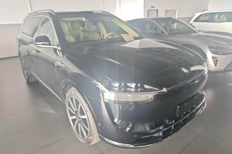 Used Hima AITO M9 2024 Range-Extended Ultra Version 52 kWh 6-Seater Model Front Right 45 Deg