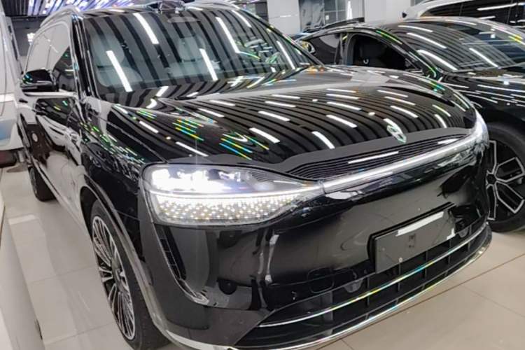 Used Hima AITO M9 2024 Range-Extended Ultra Version 42 kWh 6-Seater Model Front Right 45 Deg