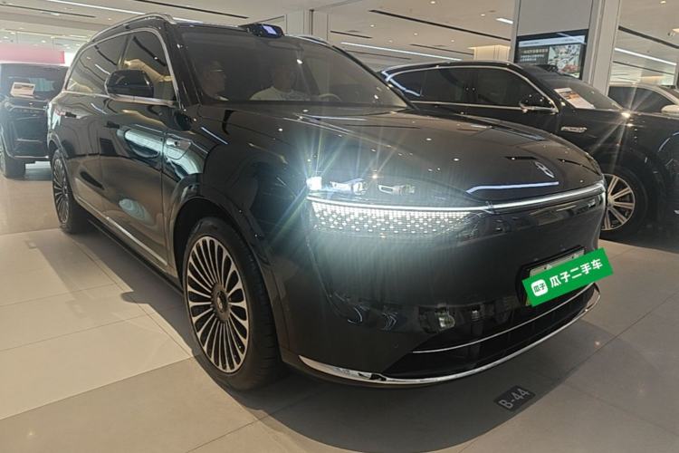 Used Hima AITO M9 2024 Range-Extended Ultra Version 42 kWh 6-Seater Model Front Right 45 Deg