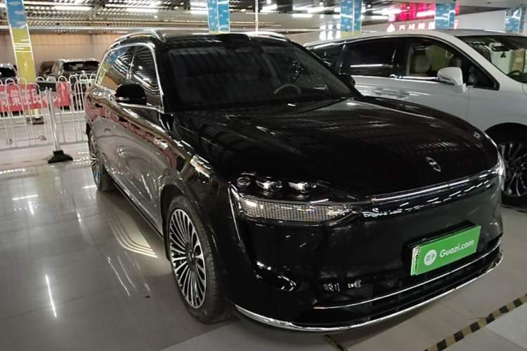 Used Hima AITO M9 2024 Range-Extended Max Edition 52 kWh 6-Seater Version Front Right 45 Deg