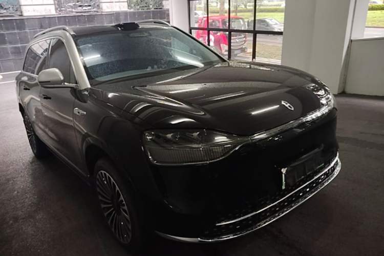 Used Hima AITO M9 2024 Range-Extended Ultra Version 52 kWh 5-Seater Model Front Right 45 Deg