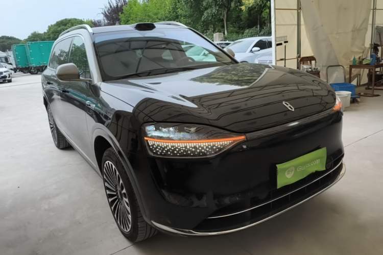 Used Hima AITO M9 2024 Range-Extended Ultra Version 52 kWh 5-Seater Model Front Right 45 Deg
