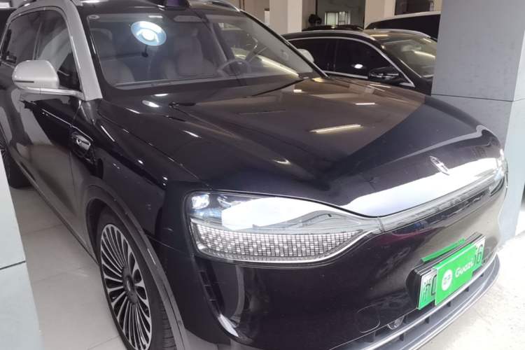 Used Hima AITO M9 2024 Range-Extended Ultra Version 52 kWh 5-Seater Model Front Right 45 Deg